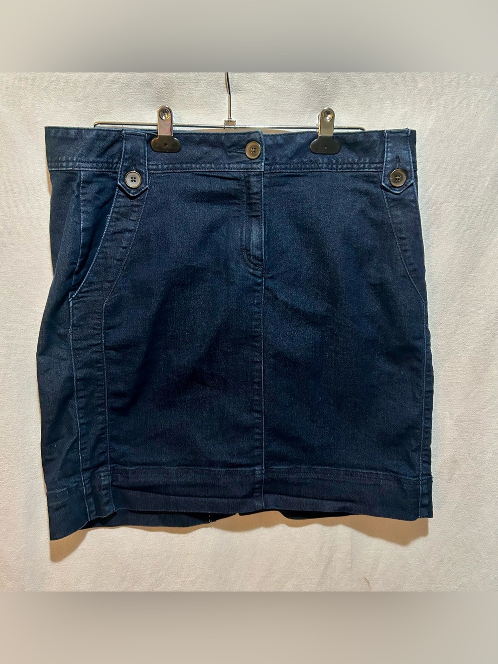 Dana Buchman Dark Wash Denim Skirt Size 14 Button Tab Pockets